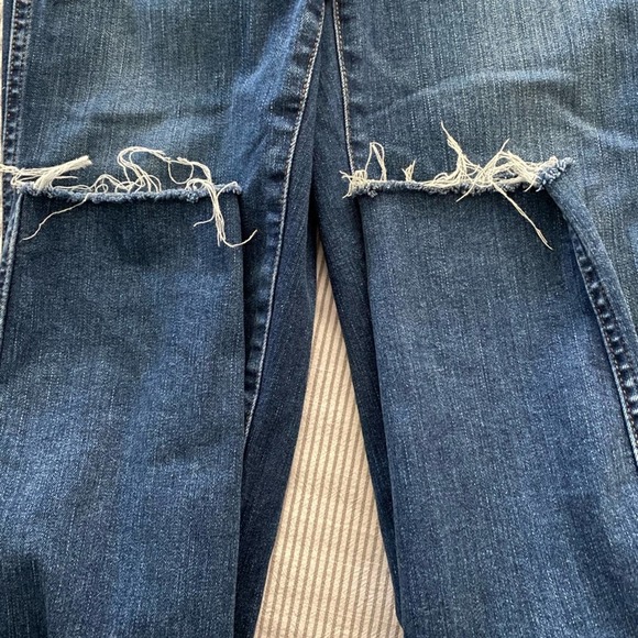 Madewell 10’ High Rise Skinny Jeans exposed button - Picture 7 of 11